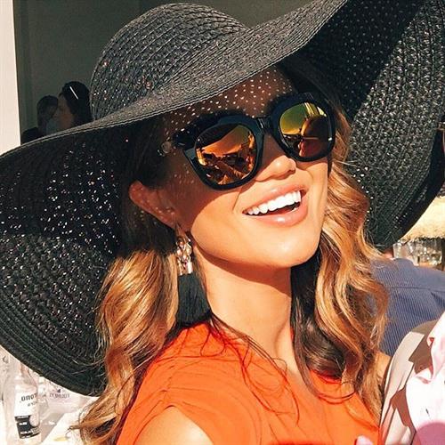 Pia Muehlenbeck taking a selfie