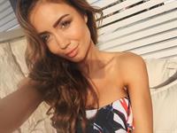 Pia Muehlenbeck taking a selfie