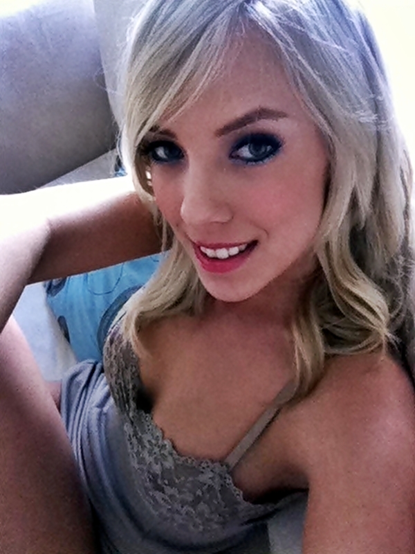 BiBi Jones in lingerie taking a selfie