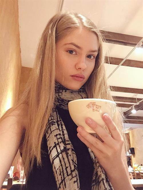 Alexandria Morgan taking a selfie