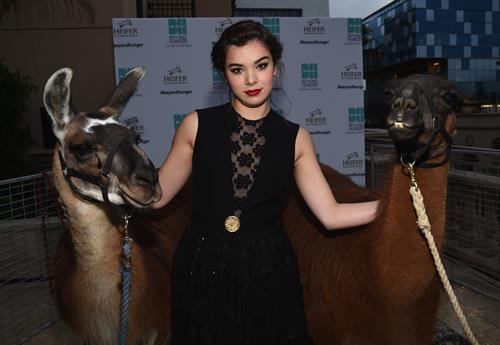 Hailee Steinfeld 3rd Annual Beyond Hunger: A Place At The Table Gala August 22, 2014