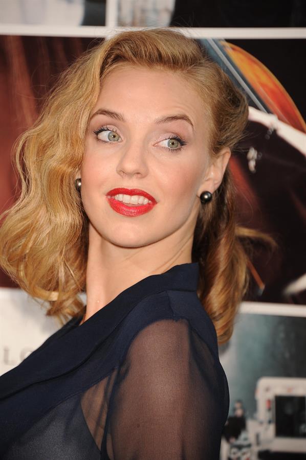 Kelli Garner at the premiere of If I Stay August 20, 2014