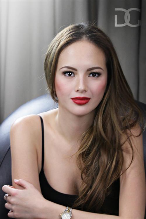 Ellen Adarna