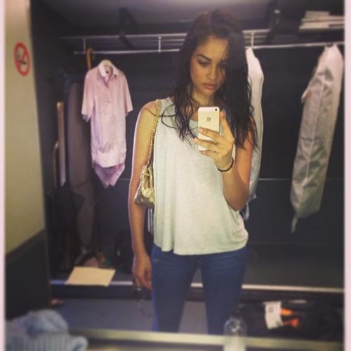 Shanina Shaik taking a selfie