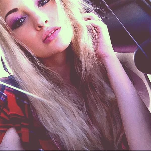 Anna Faith Carlson taking a selfie