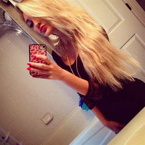 Anna Faith Carlson taking a selfie