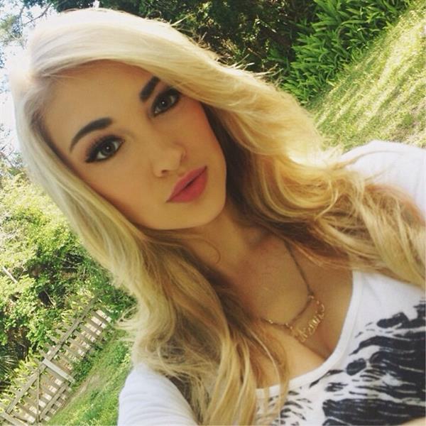 Anna Faith Carlson taking a selfie