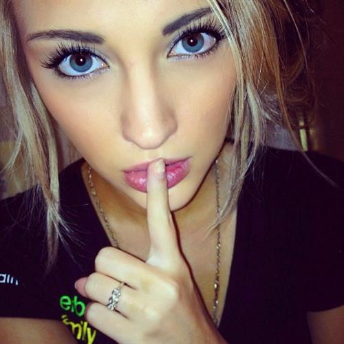 Anna Faith Carlson taking a selfie