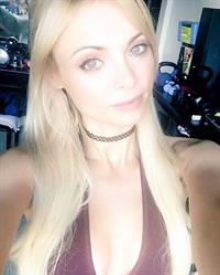 Katja Glieson taking a selfie