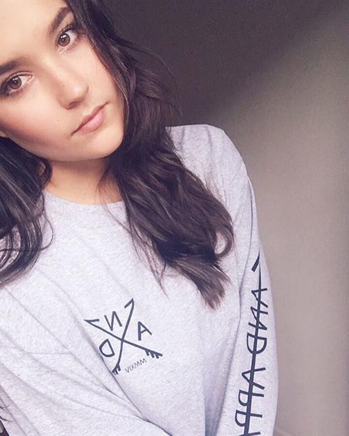 Rhiannon Fish taking a selfie