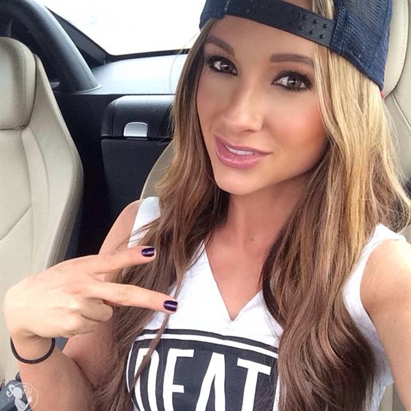 Paige Hathaway taking a selfie