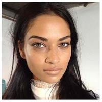 Shanina Shaik taking a selfie