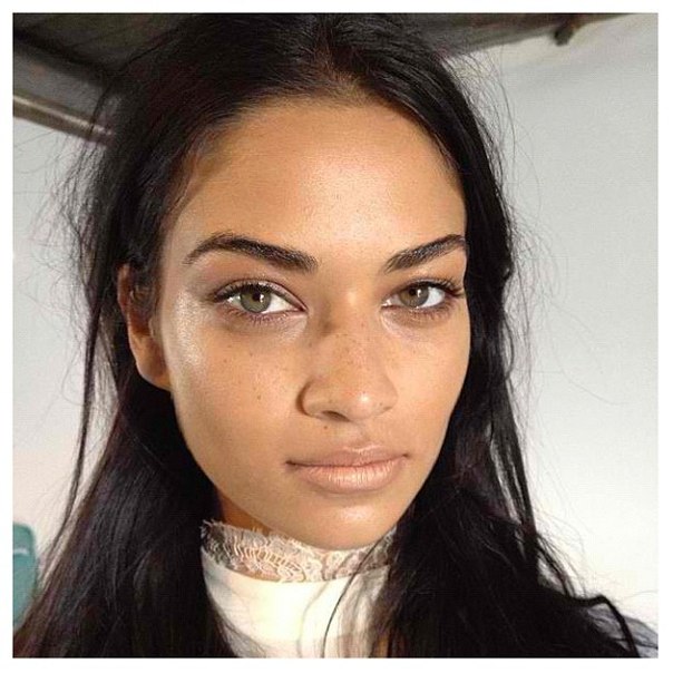 Shanina Shaik taking a selfie