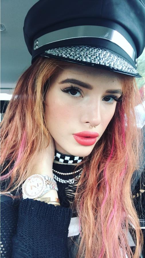 Bella Thorne taking a selfie