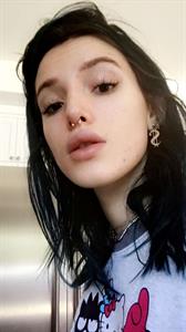 Bella Thorne taking a selfie