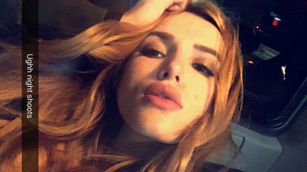 Bella Thorne taking a selfie