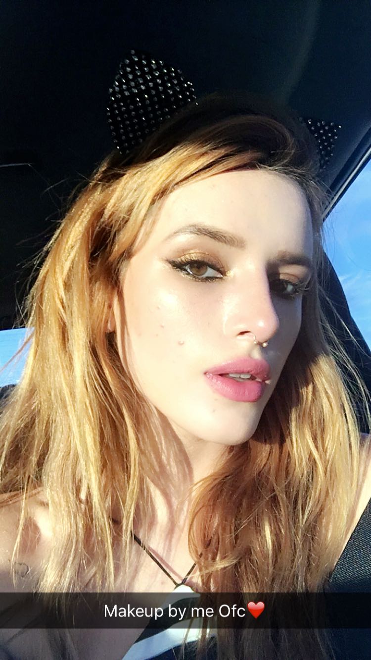 Bella Thorne taking a selfie