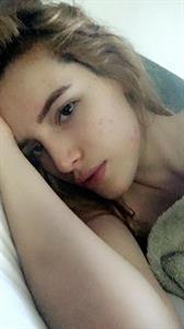 Bella Thorne taking a selfie