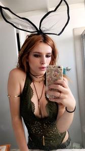 Bella Thorne taking a selfie
