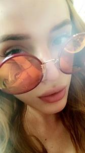 Bella Thorne taking a selfie