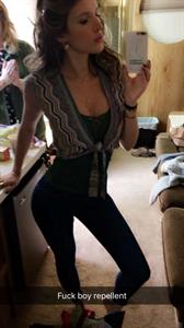 Bella Thorne taking a selfie
