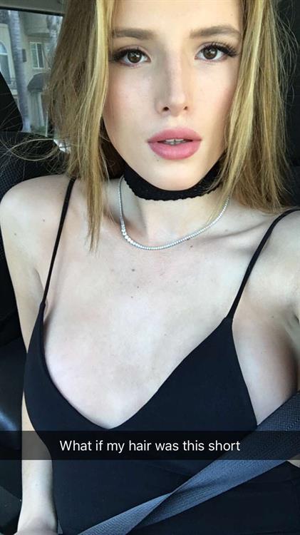 Bella Thorne taking a selfie