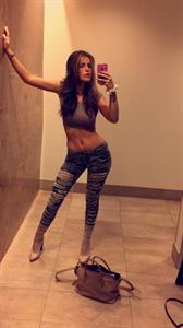 Bella Thorne taking a selfie