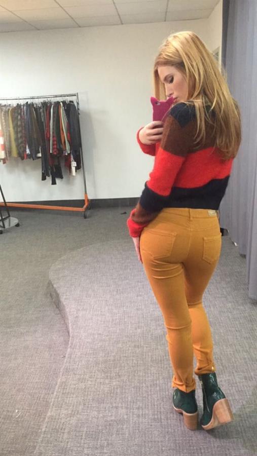 Bella Thorne taking a selfie and - ass