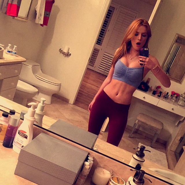 Bella Thorne taking a selfie
