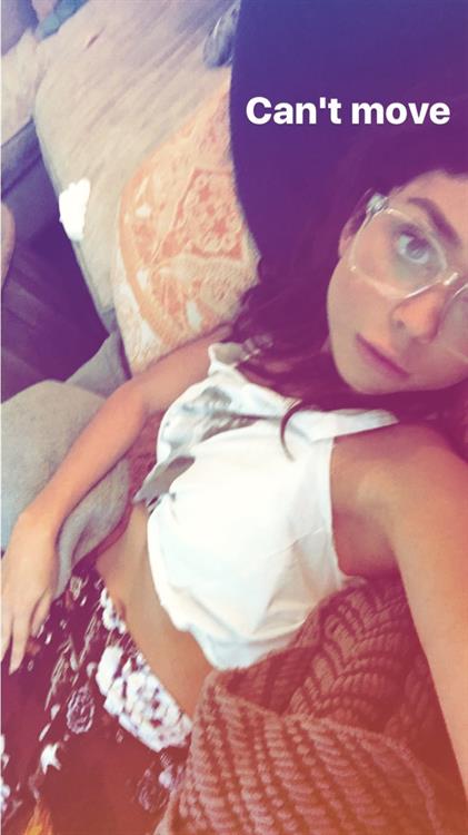 Sarah Hyland taking a selfie