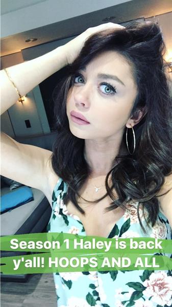 Sarah Hyland taking a selfie