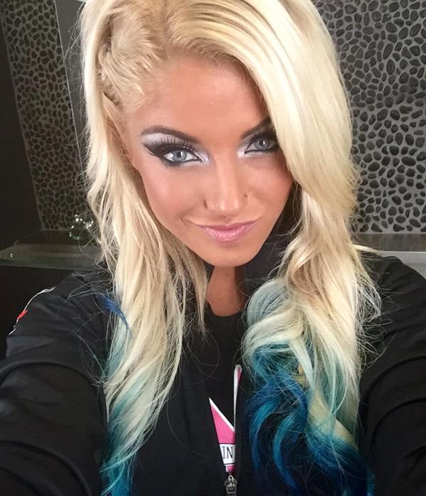 Alexa Bliss taking a selfie