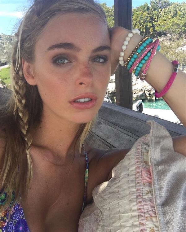 Elizabeth Turner taking a selfie