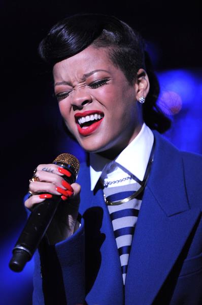 Rihanna Westfield Stratford Lights London Switch On - Performance (November 19, 2012) 