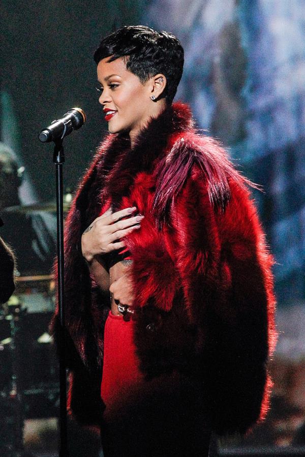 Rihanna La Chanson De L’Annee 2012 in Paris 12/11/12 