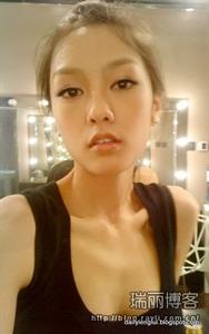 Anata Wang taking a selfie