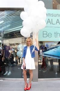 Pixie Lott - Launches the new Samsung Galaxy S3 in London (May 30, 2012)