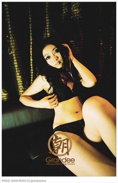 Chen Chao Zi in lingerie