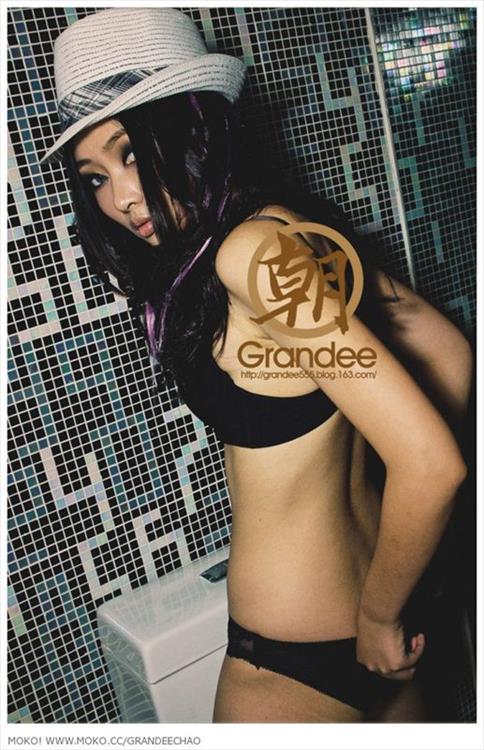 Chen Chao Zi in a bikini