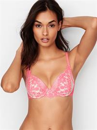 Gizele Oliveira in lingerie