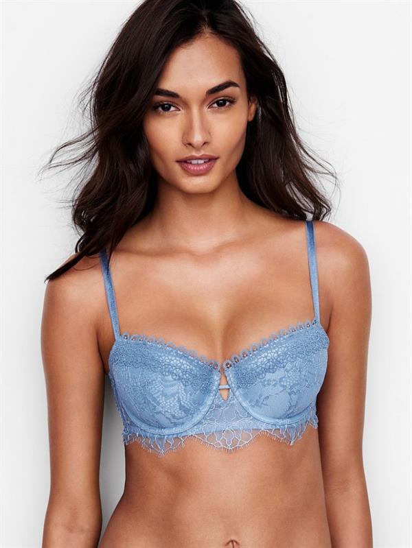 Gizele Oliveira in lingerie