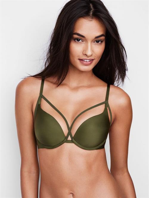 Gizele Oliveira in lingerie