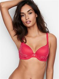 Gizele Oliveira in lingerie