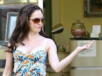 Rose McGowan - Leaving a Nail Salon in LA 27.07.12