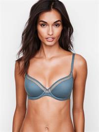 Gizele Oliveira in lingerie