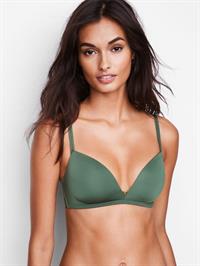 Gizele Oliveira in lingerie