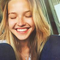 Sasha Luss taking a selfie