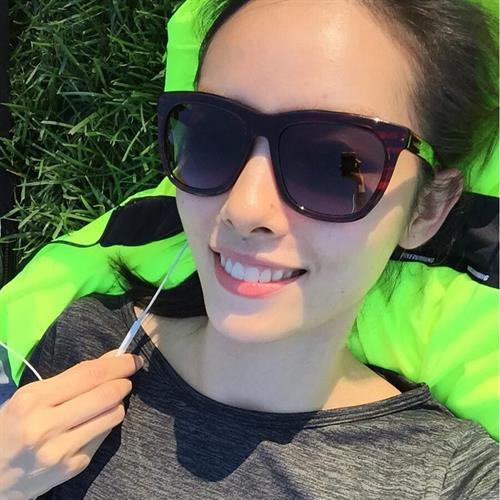 Fei Fei Sun taking a selfie