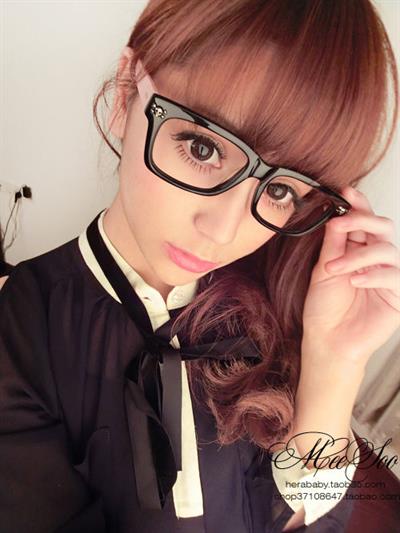 Hera Miao Miao taking a selfie