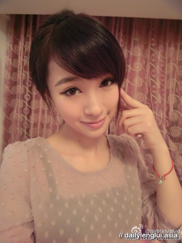 Hua Yi Mo taking a selfie